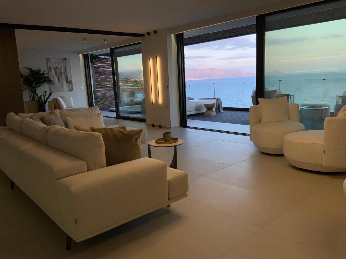 Mystique Luxury Suite Achlia ภายนอก รูปภาพ